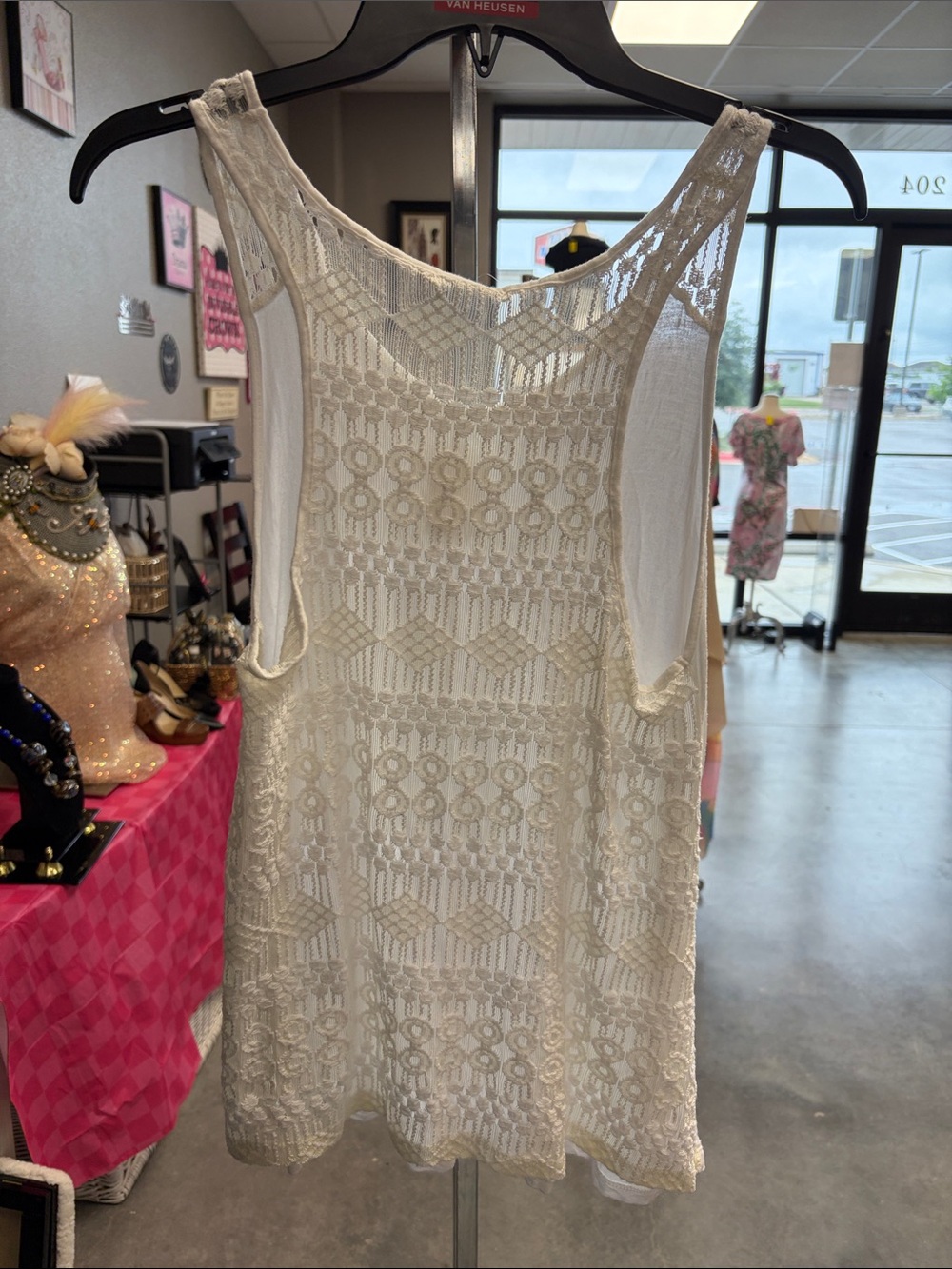 Sleeveless Crochet Lace Tank Top - White